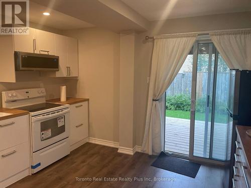 21 Nicholson Drive, Barrie, ON - Indoor Photo Showing Kitchen