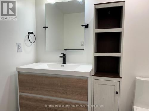 21 Nicholson Drive, Barrie, ON - Indoor Photo Showing Bathroom