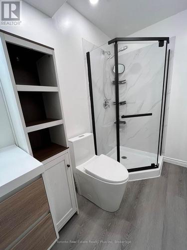 21 Nicholson Drive, Barrie, ON - Indoor Photo Showing Bathroom