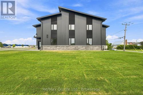 D - 5 SIENNA AVENUE , Belleville (Belleville Ward), Ontario K8P 4G5 2
