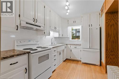 136 Blair Road, Cambridge, ON - Indoor Photo Showing Kitchen