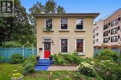 664 CENTER STREET  Ottawa, ON K1K 2N9