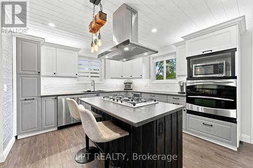 Built In Double Oven - 2628 Westshore Crescent, Severn, ON - Indoor Photo Showing Kitchen With Upgraded Kitchen
