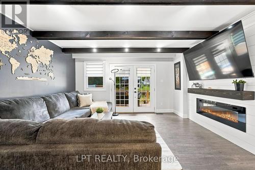 2628 Westshore Crescent, Severn, ON - Indoor Photo Showing Living Room With Fireplace