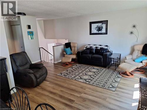 48 Crestlynn Crescent, Simcoe, ON - Indoor Photo Showing Living Room