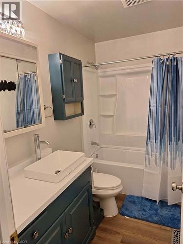 48 Crestlynn Crescent, Simcoe, ON - Indoor Photo Showing Bathroom