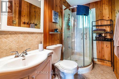 50 Long Island, Otonabee-South Monaghan, ON - Indoor Photo Showing Bathroom