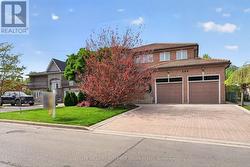 162 CODSELL AVENUE Toronto, ON M3H 3W6