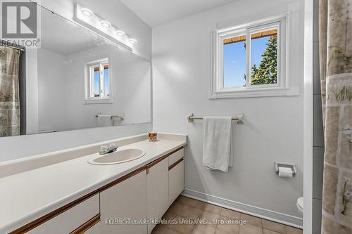 4129 Molly Avenue, Mississauga, ON - Indoor Photo Showing Bathroom