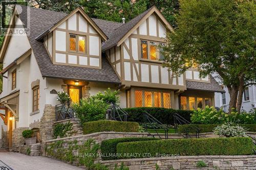 14 Pine Crescent, Toronto, ON - Outdoor