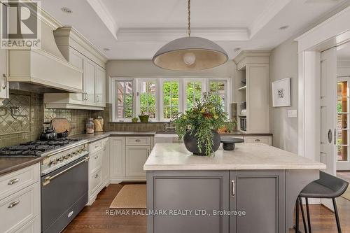 14 Pine Crescent, Toronto, ON - Indoor Photo Showing Kitchen With Upgraded Kitchen