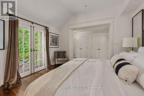 14 Pine Crescent, Toronto, ON - Indoor Photo Showing Bedroom