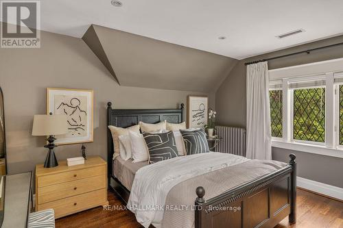 14 Pine Crescent, Toronto, ON - Indoor Photo Showing Bedroom