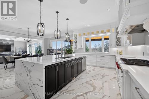 7645 Maltby Road E, Puslinch, ON - Indoor Photo Showing Kitchen With Upgraded Kitchen