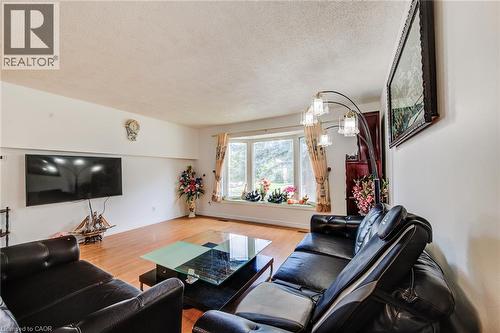 282 Driftwood Drive, Kitchener, ON - Indoor Photo Showing Living Room