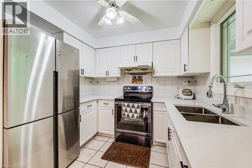 282 Driftwood Drive, Kitchener, ON - Indoor Photo Showing Kitchen With Double Sink With Upgraded Kitchen