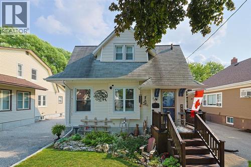 205 KATHLEEN AVENUE  Sarnia, ON N7T 1E1