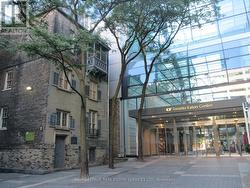 6 TRINITY SQUARE  Toronto, ON M5G 1B1