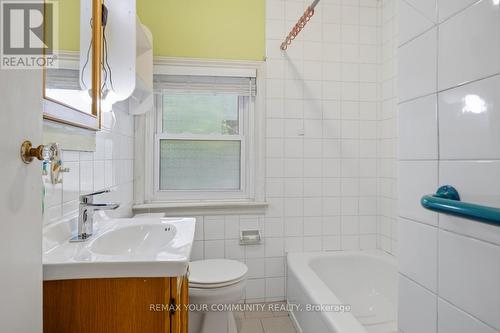 39 Cadillac Avenue, Toronto, ON - Indoor Photo Showing Bathroom