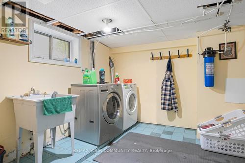 39 Cadillac Avenue, Toronto, ON - Indoor Photo Showing Laundry Room