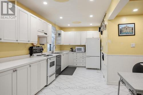 39 Cadillac Avenue, Toronto, ON - Indoor Photo Showing Kitchen
