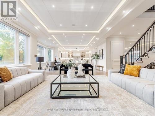 39 Rippleton Road, Toronto, ON - Indoor Photo Showing Living Room