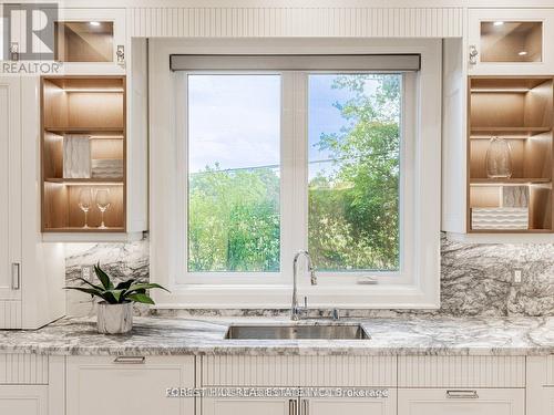 39 Rippleton Road, Toronto, ON - Indoor Photo Showing Kitchen