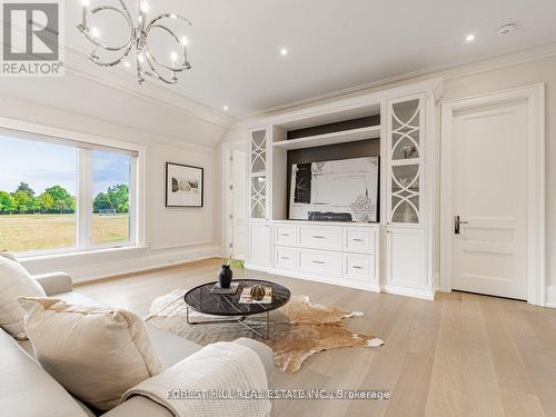 39 Rippleton Road, Toronto, ON - Indoor Photo Showing Living Room