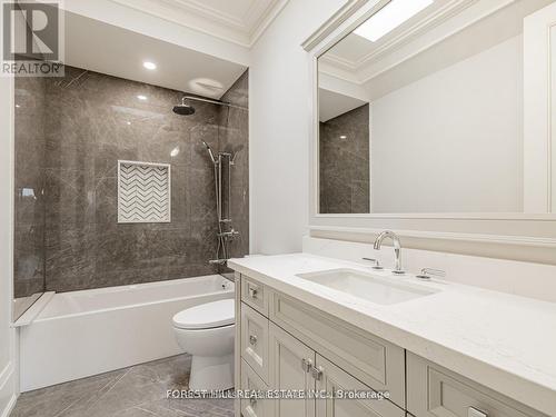 39 Rippleton Road, Toronto, ON - Indoor Photo Showing Bathroom