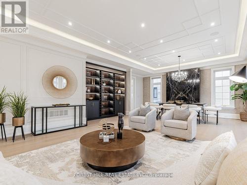 39 Rippleton Road, Toronto, ON - Indoor Photo Showing Living Room