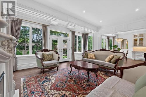 59 Munro Boulevard, Toronto, ON - Indoor Photo Showing Living Room