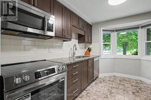 148 Carter Crescent, Cambridge, ON - Indoor Photo Showing Kitchen With Upgraded Kitchen