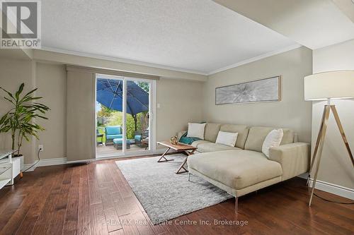 148 Carter Crescent, Cambridge, ON - Indoor Photo Showing Living Room