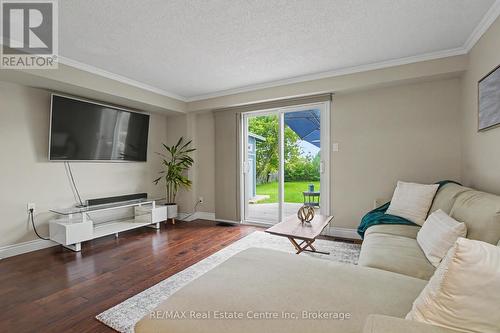 148 Carter Crescent, Cambridge, ON - Indoor Photo Showing Living Room
