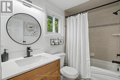 148 Carter Crescent, Cambridge, ON - Indoor Photo Showing Bathroom