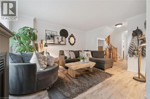 199 Saginaw Parkway Unit# 15, Cambridge, ON - Indoor Photo Showing Living Room