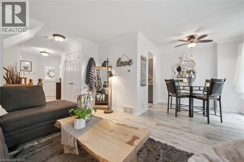 199 Saginaw Parkway Unit# 15, Cambridge, ON - Indoor Photo Showing Living Room