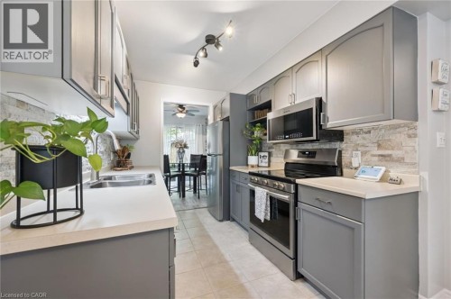 199 Saginaw Parkway Unit# 15, Cambridge, ON - Indoor Photo Showing Kitchen With Double Sink