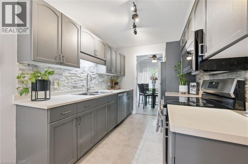 199 Saginaw Parkway Unit# 15, Cambridge, ON - Indoor Photo Showing Kitchen With Double Sink