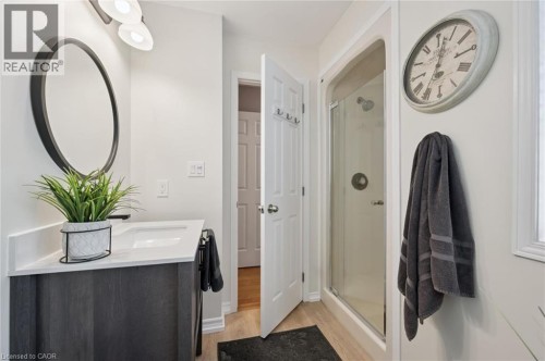 199 Saginaw Parkway Unit# 15, Cambridge, ON - Indoor Photo Showing Bathroom
