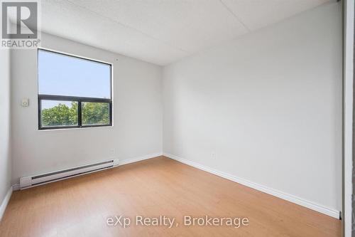 404 - 65 Silvercreek Parkway N, Guelph (Junction/Onward Willow), ON - Indoor Photo Showing Other Room