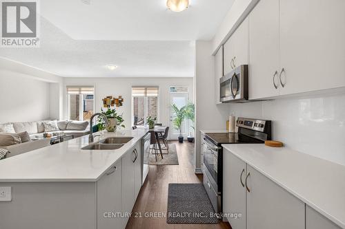1444 Savoline Boulevard, Milton, ON - Indoor Photo Showing Kitchen With Double Sink With Upgraded Kitchen