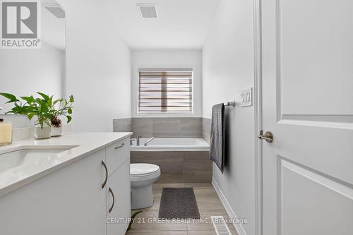 1444 Savoline Boulevard, Milton, ON - Indoor Photo Showing Bathroom