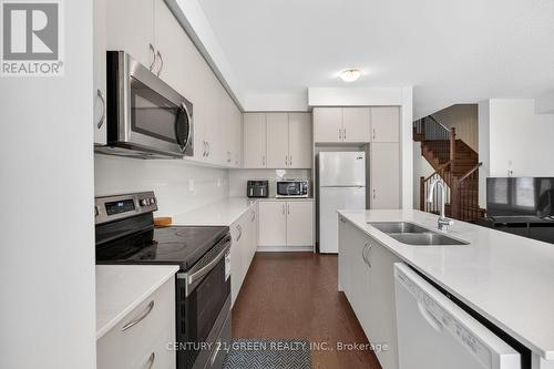 1444 Savoline Boulevard, Milton, ON - Indoor Photo Showing Kitchen With Double Sink With Upgraded Kitchen