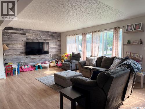 939 7Th Street, Humboldt, SK - Indoor Photo Showing Living Room