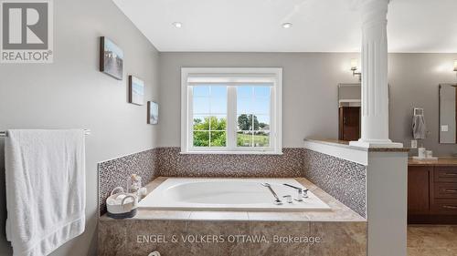 191 Cheyenne Way, Ottawa, ON - Indoor Photo Showing Bathroom