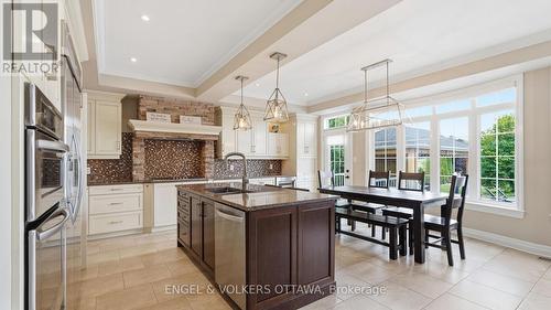 191 Cheyenne Way, Ottawa, ON - Indoor Photo Showing Kitchen With Upgraded Kitchen