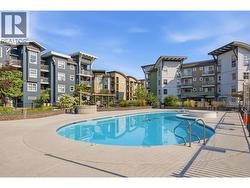 Beautiful large pool. - 