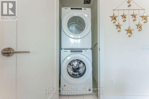 303 - 80 Vanauley Street, Toronto, ON - Indoor Photo Showing Laundry Room