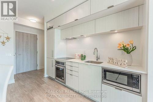 303 - 80 Vanauley Street, Toronto, ON - Indoor Photo Showing Kitchen